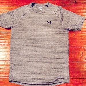 Men’s Small Under Armour tee